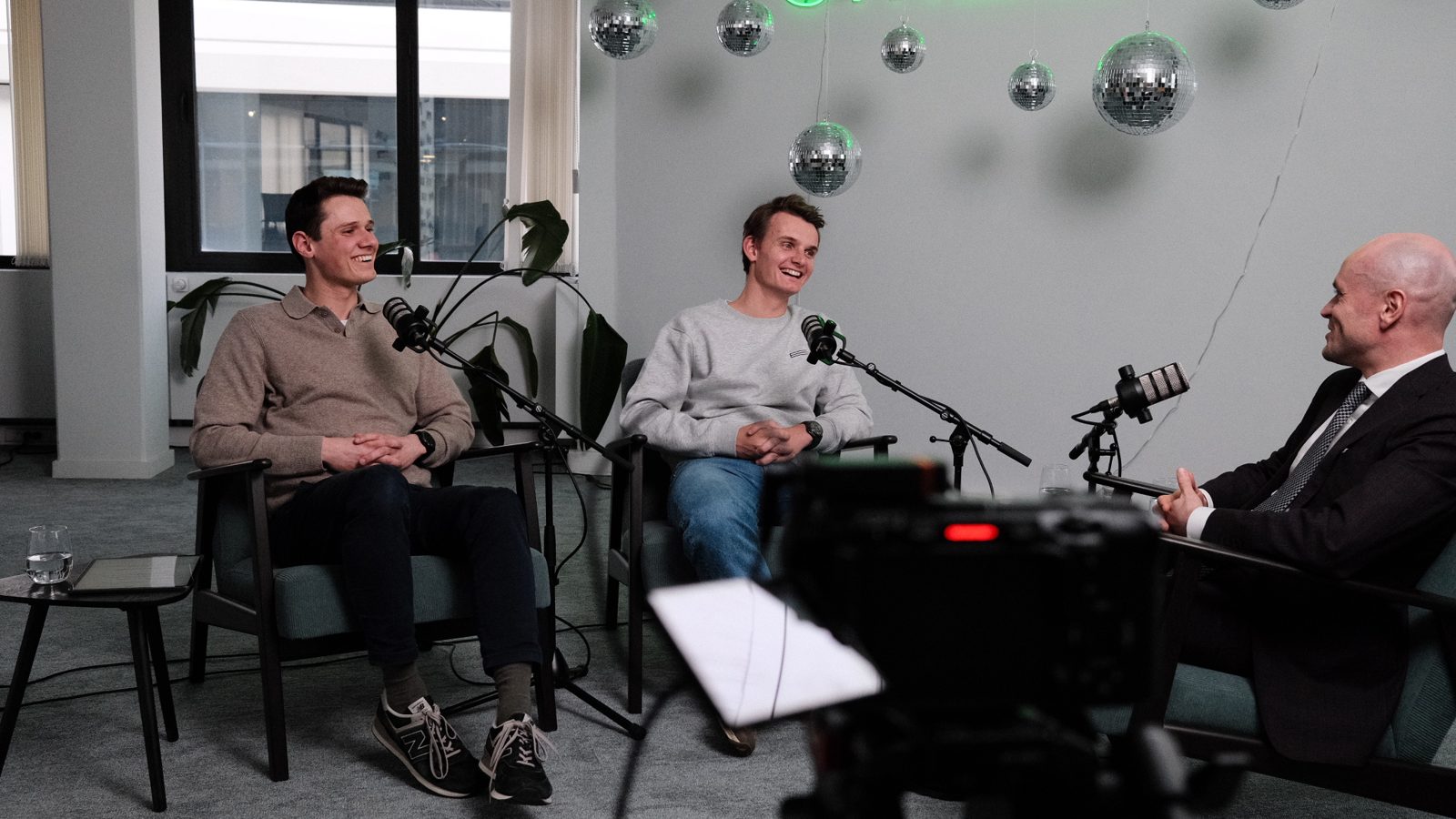 Ben Swerts in conversation with the two hosts during the recording in the Stretch studio